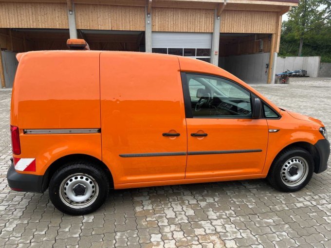 1 VW Caddy Kasten 2,0l TDI -Hagelschaden – foto 3 – kavel bij Zoll-Auktion, Bad Tölz