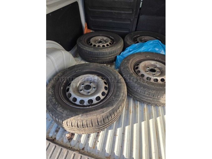 Sommerreifen im Laderaum