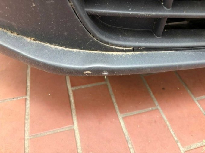 Anstoßschaden vorne