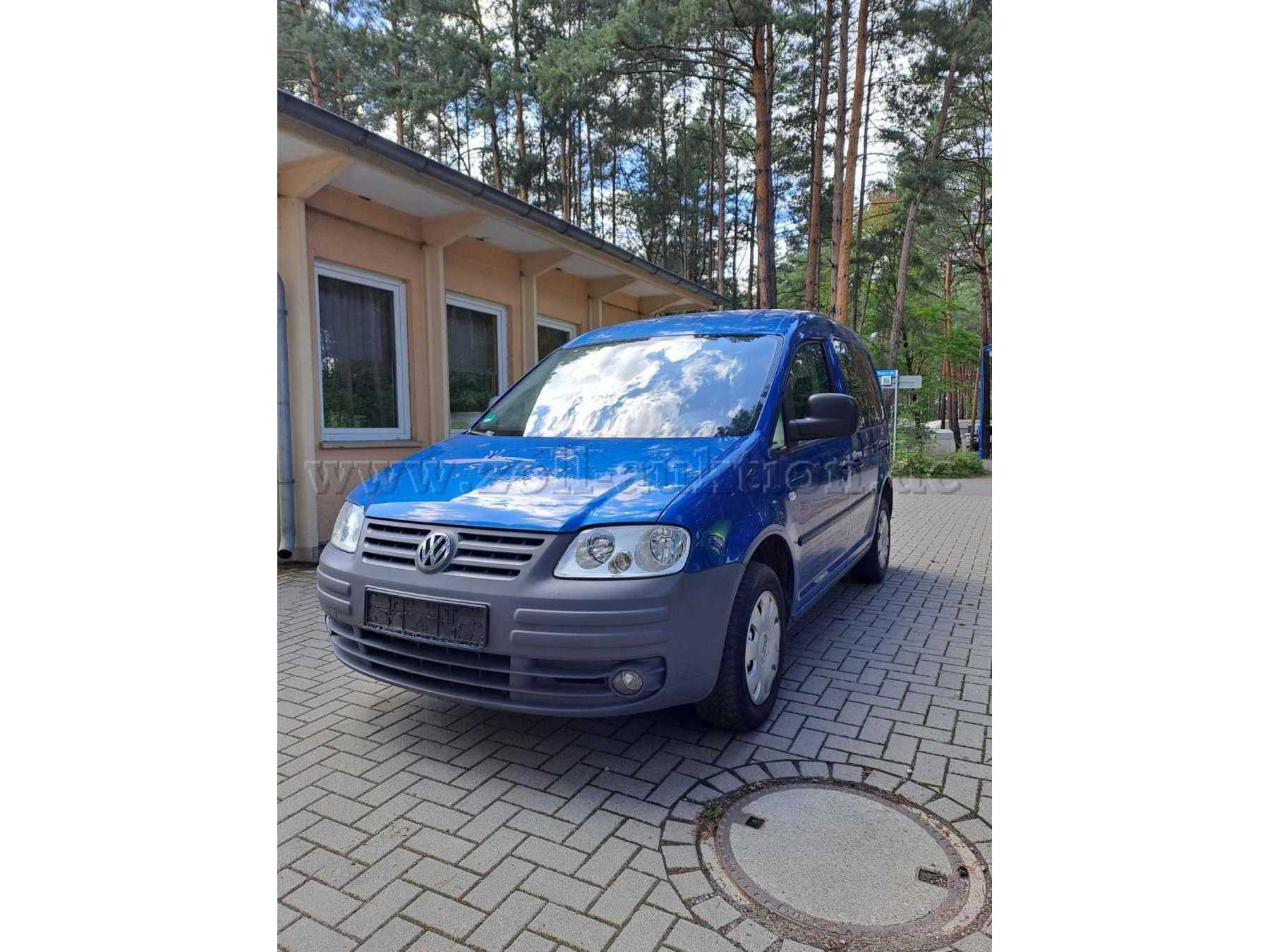 VW Caddy Ansicht vorn links