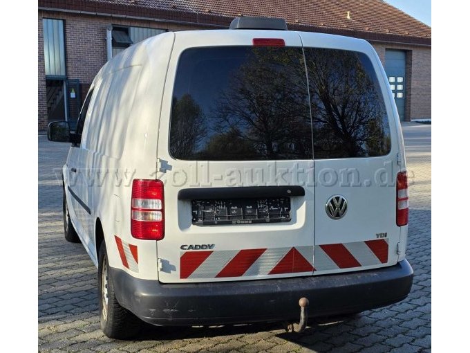 Außenansicht von hinten mit Anhängerkupplung