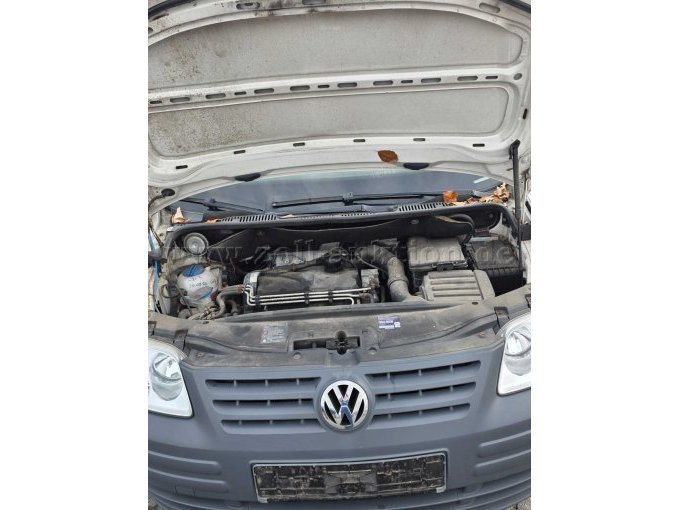 Motorhaube geöffnet