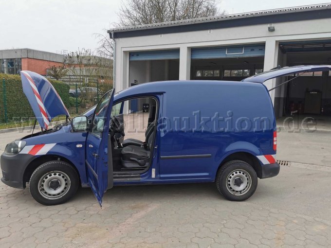 Fahrerseite mit geöffneter Tür