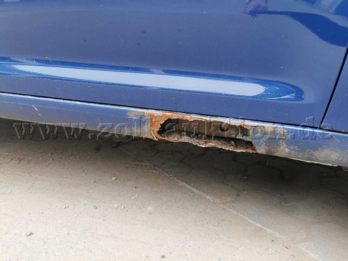 durchgerosteter Schweller auf der Beifahrerseite