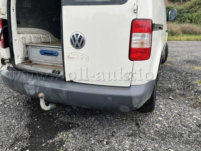 Rückansicht mit Anhängerkupplung