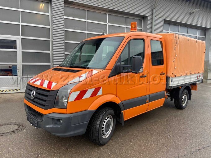 VW Crafter, von vorne links