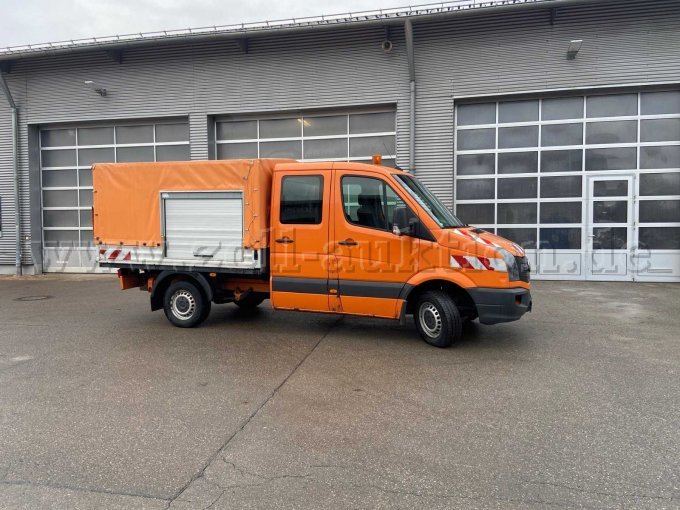 VW Crafter, von rechts