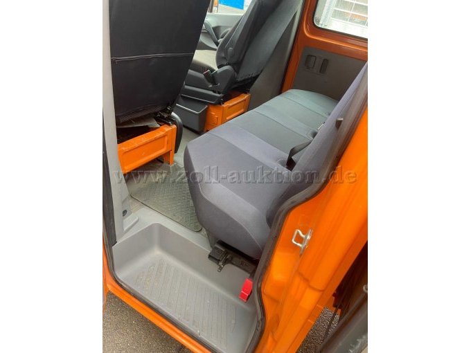 VW Crafter, Fahrerkabine Rücksitzbank von links