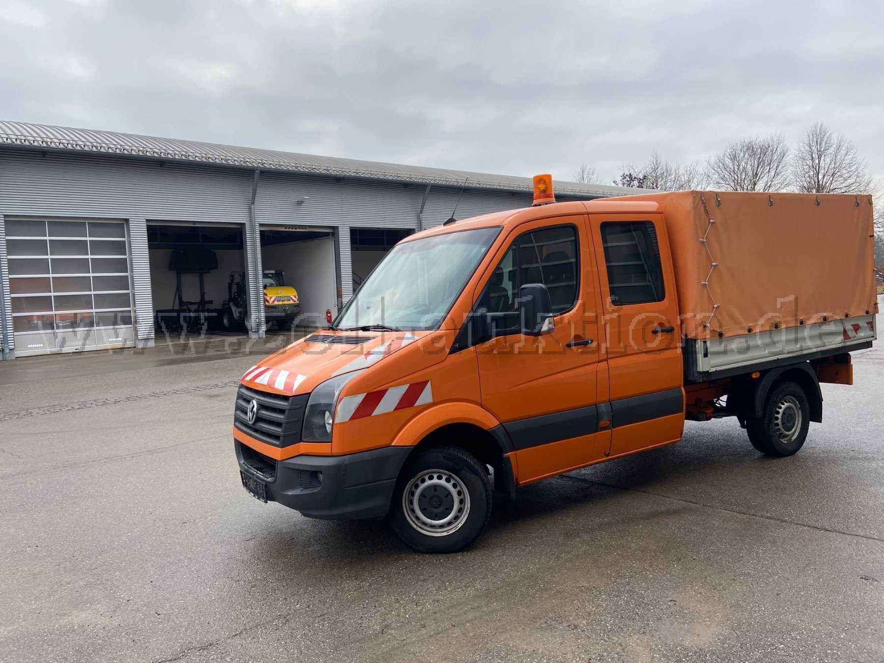 VW Crafter, von links