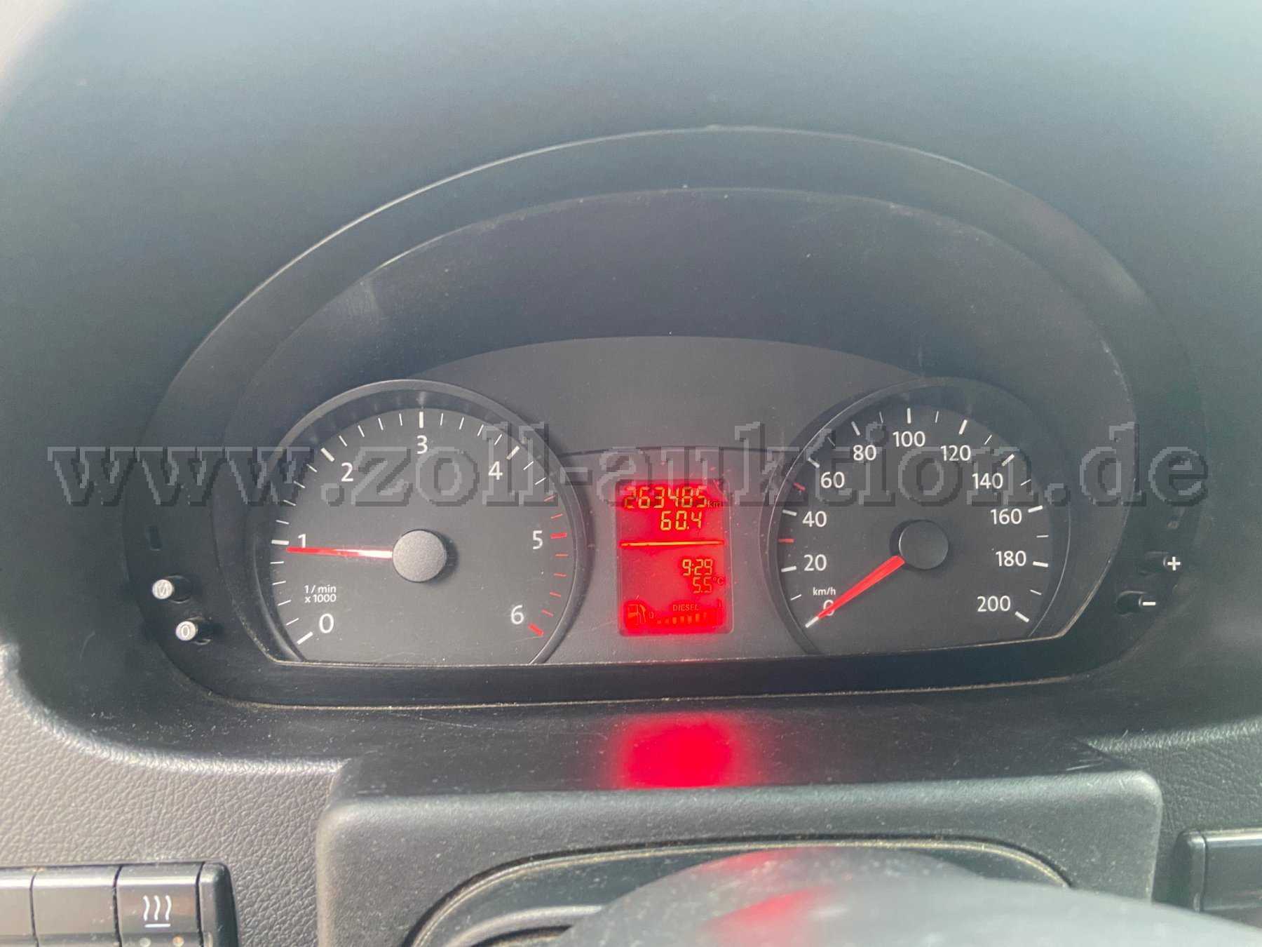 VW Crafter, Fahrerdisplay mit km-Standsanzeige