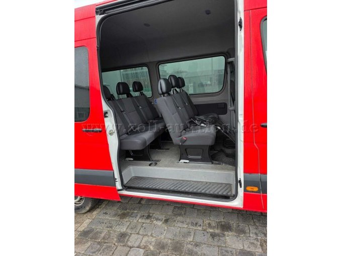 Schiebetür rechts geöffnet