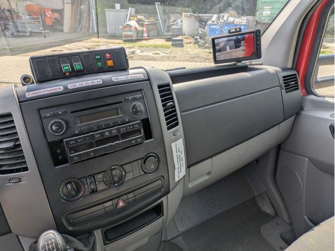 Armaturenbrett und Abbiegeassistent