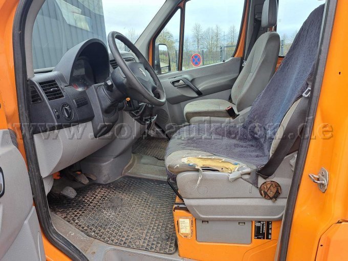 Einstieg Fahrerseite