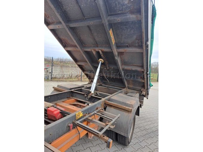 BLick unter die Pritsche