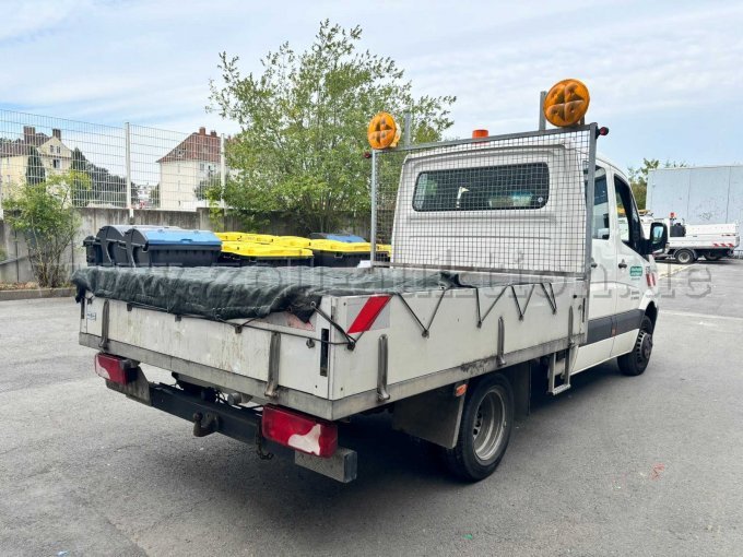 1 VW Crafter met laadbak, 5 ton maximaal toegestaan totaalgewicht – foto 3 – kavel bij Zoll-Auktion, Bielefeld