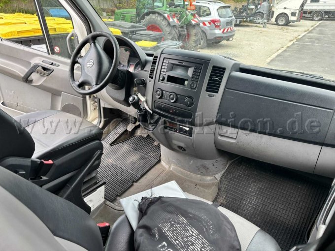 1 VW Crafter met laadbak, 5 ton maximaal toegestaan totaalgewicht – foto 8 – kavel bij Zoll-Auktion, Bielefeld