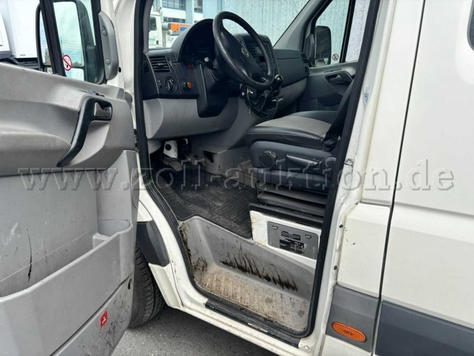 1 VW Crafter met laadbak, 5 ton maximaal toegestaan totaalgewicht – foto 7 – kavel bij Zoll-Auktion, Bielefeld