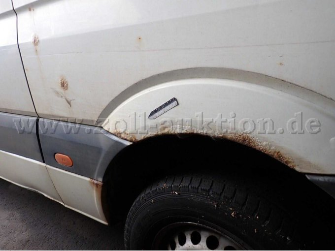 Seitenteil hinten links korrodiert