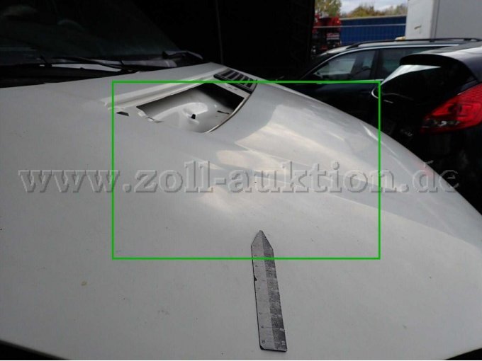 Motorhaube deformiert und korrodiert