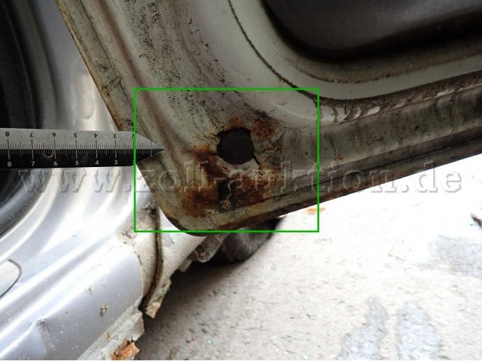 Tür vorn links korrodiert