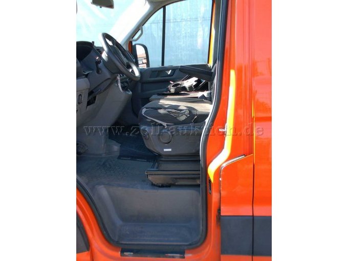 VW - Crafter - Einstieg Fahrertüre mit Sitzbeschädigung