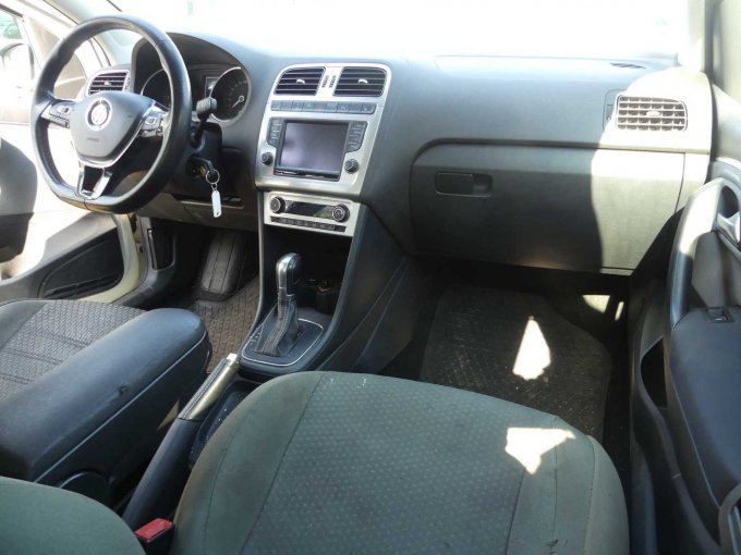 Innenansicht vorne rechts