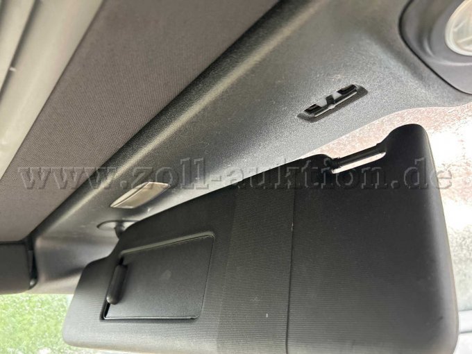 Detailaufnahme Beschädigung Sonnenblende