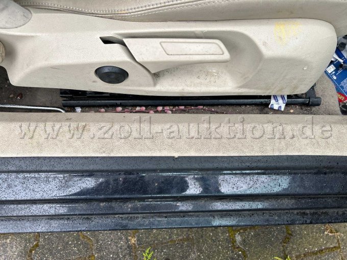 Detailaufnahme Beifahrerseite Bedienelemente vom Sitz