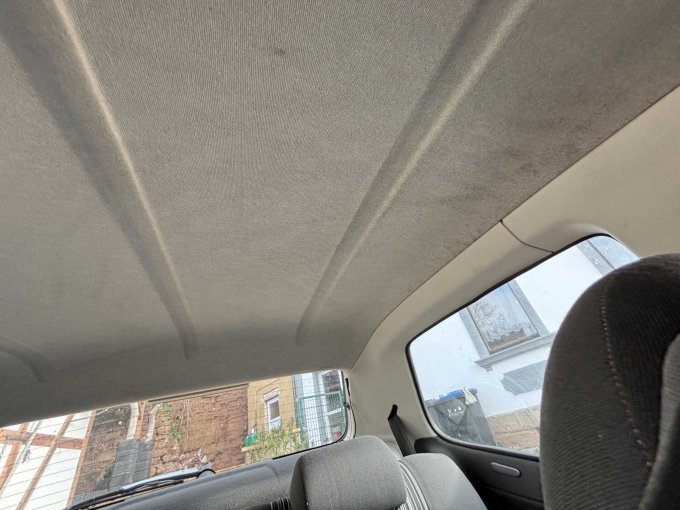 Dachinnenverkleidung verschmutzt