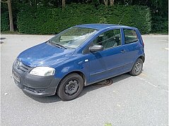 VW Fox, Erstzulassung 07.2010, für Bastler hat kompletten Motorschaden, wirtschaftlich bei uns nicht mehr tragbar.