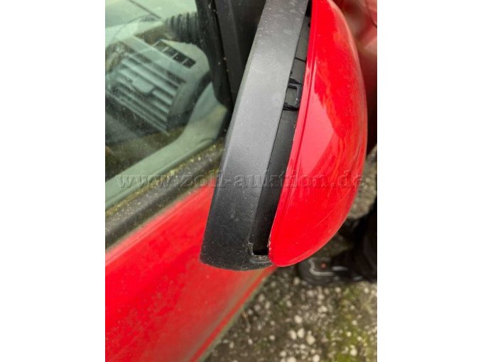 Beschädigter Außenspiegel Beifahrerseite