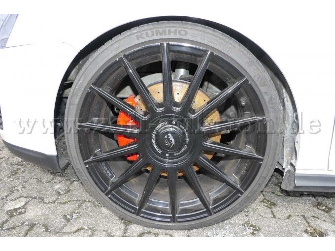 Detailaufnahme 2 Reifen + Felge vorne links