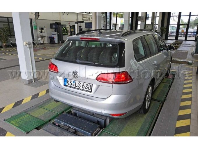 1 VW Golf 1.6 diesel Comfortline – foto 2 – kavel bij Zoll-Auktion, Hoppegarten