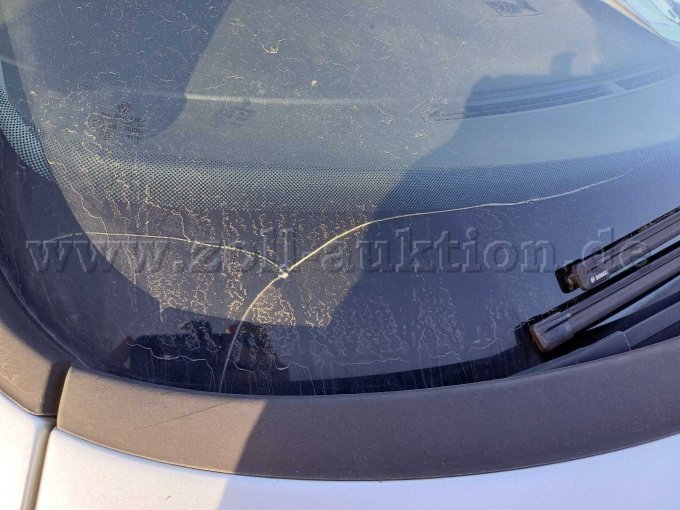 VW Golf - garissene Frontscheibe