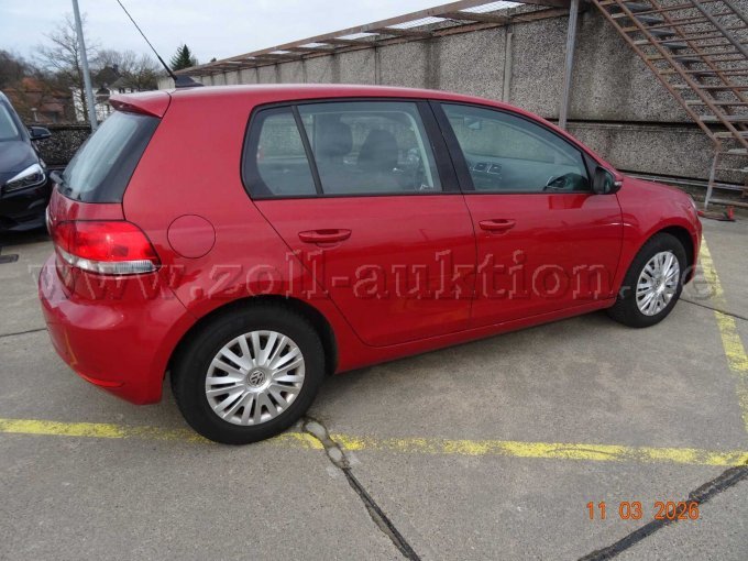 seitlich rechts hinten