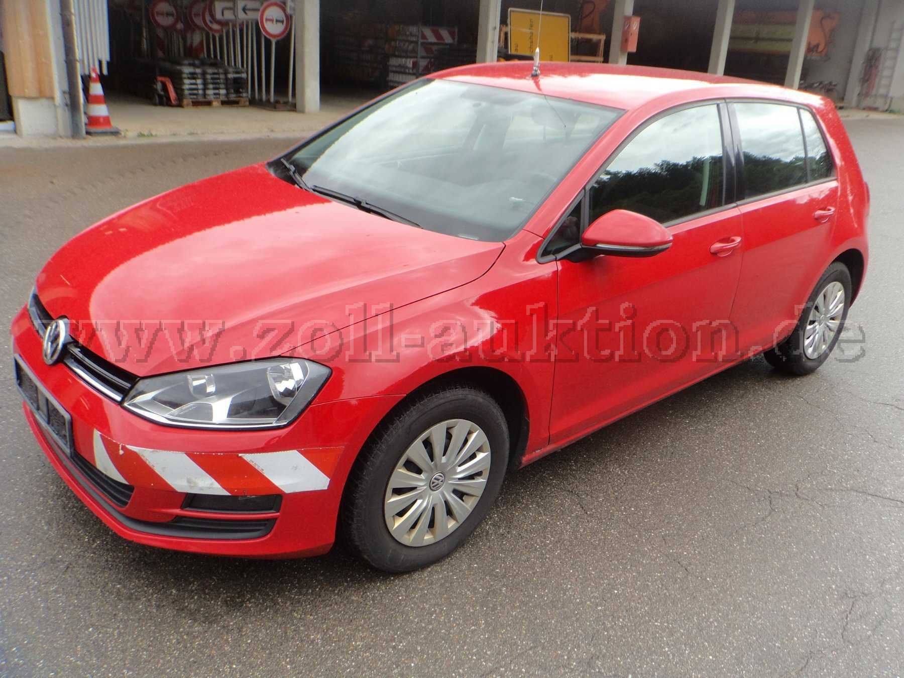 VW Golf, seitlich von vorne Fahrerseite