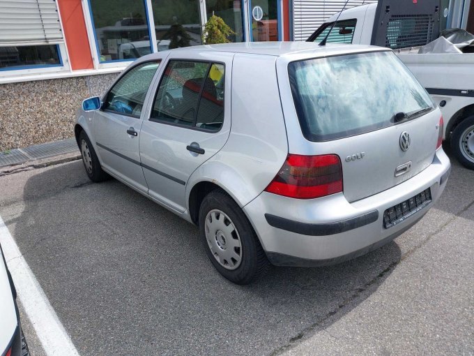 Fahrerseite hinten