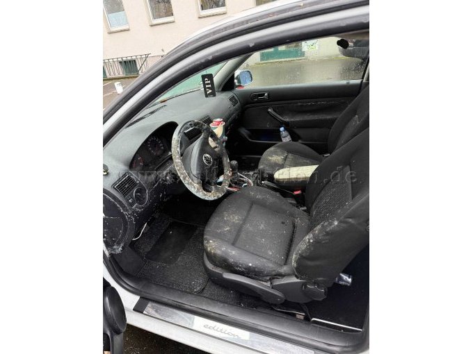 Innenansicht Vordersitze