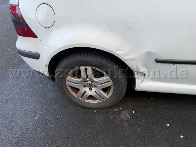 Schaden hinten links Radkasten