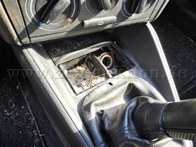 1 VW Golf IV, 5 Türer, EZ: 1998 – foto 8 – kavel bij Zoll-Auktion, Bad Eilsen