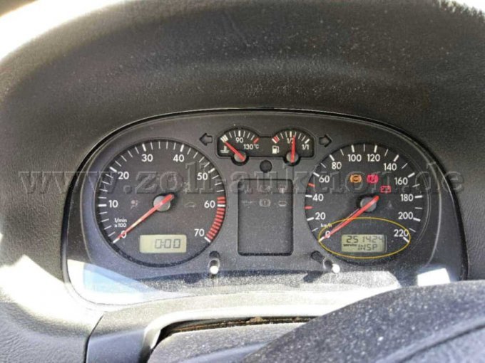 1 VW Golf IV, 5 Türer, EZ: 1998 – foto 4 – kavel bij Zoll-Auktion, Bad Eilsen