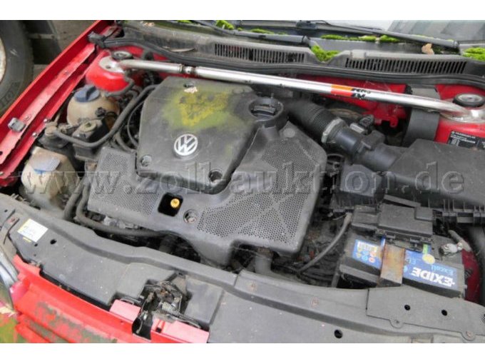 PKW Golf IV
Detailansicht offene Motorhaube