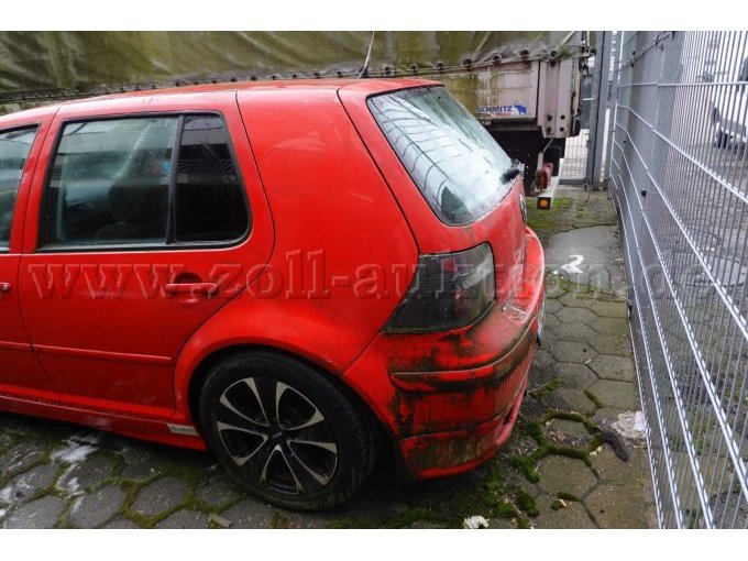 PKW Golf Ansicht seitlich