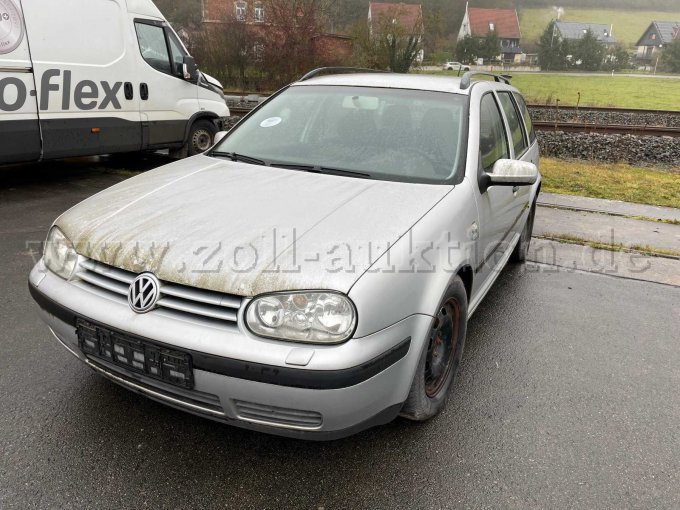 Gesamtansicht schräg von vorn rechts