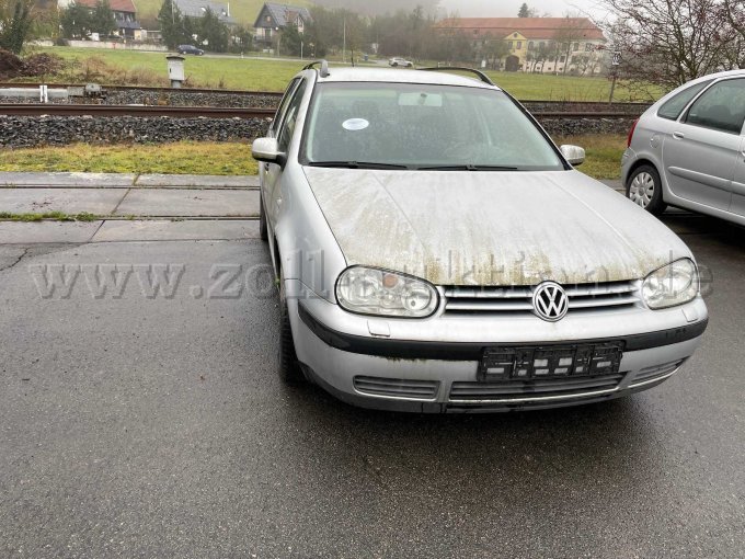 Gesamtansicht schräg von vorn links