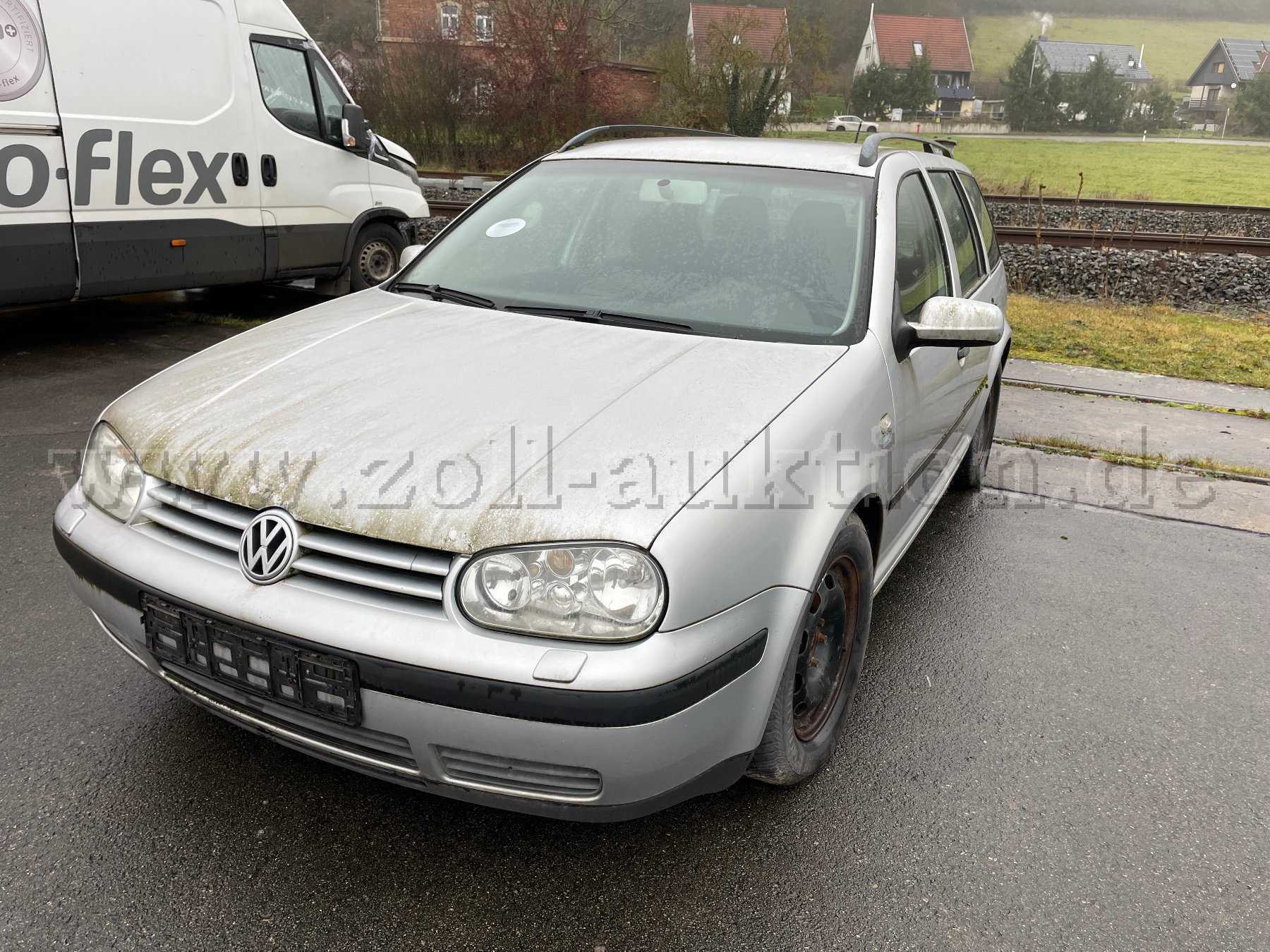 Gesamtansicht schräg von vorn rechts