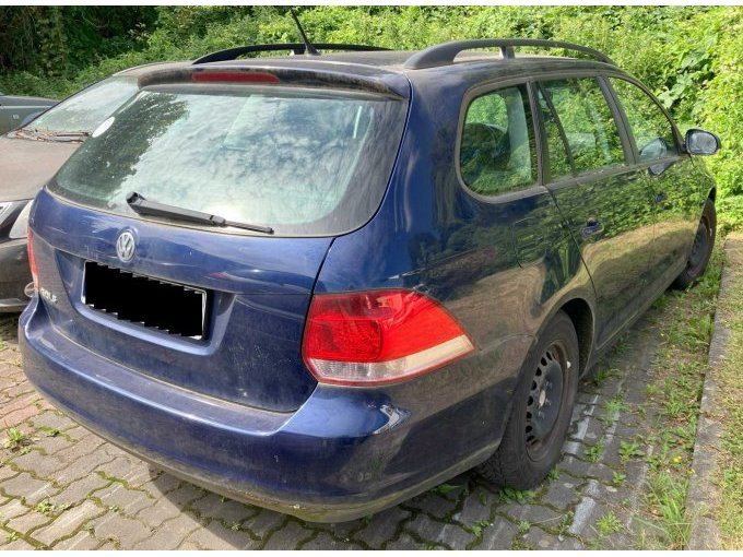 Ansicht Beifahrerseite und Heck