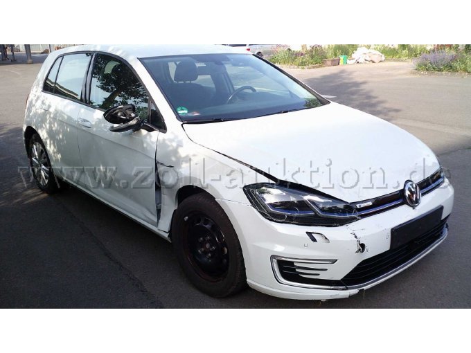 VW Golf mit Unfallschaden