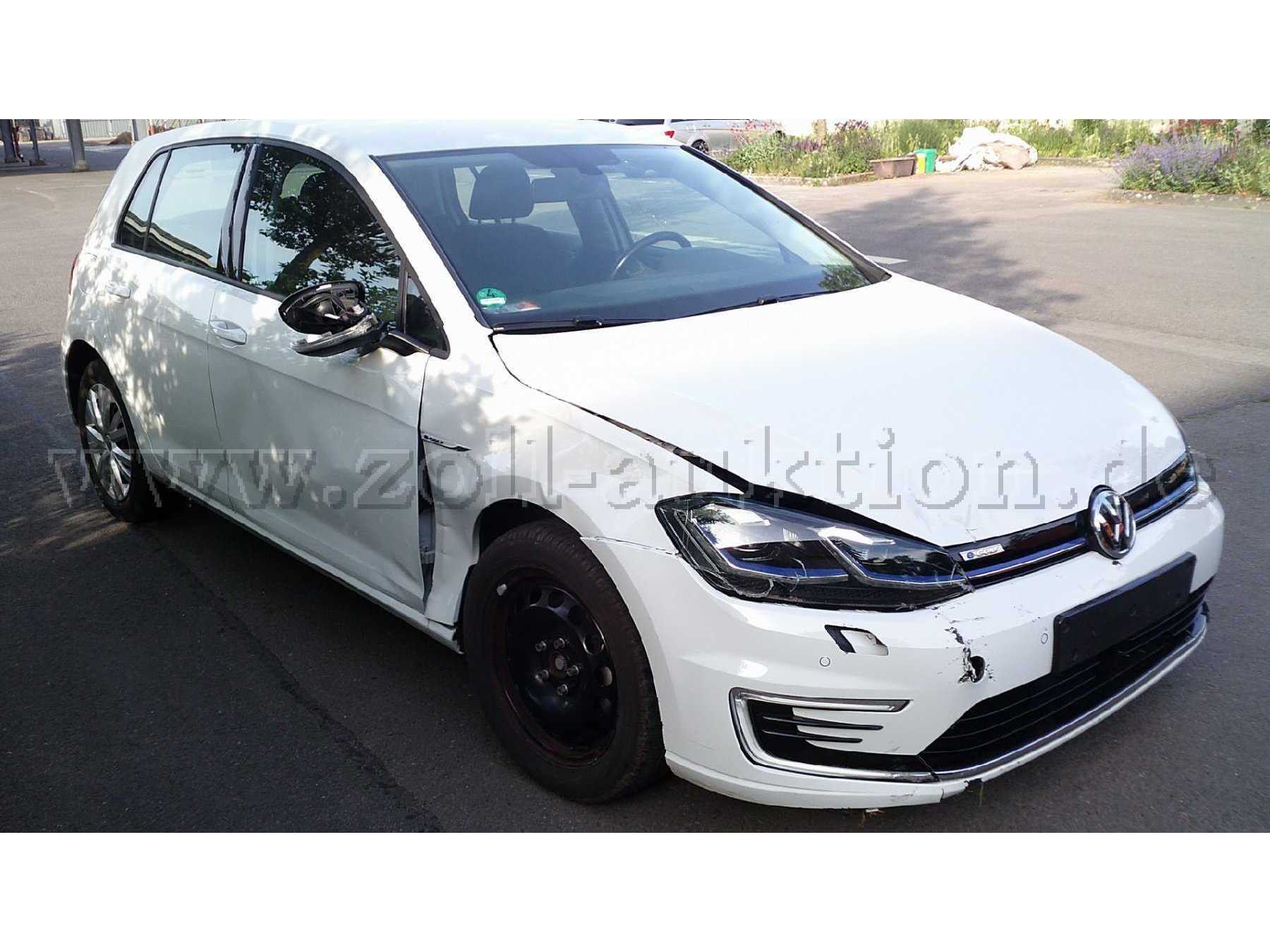 VW Golf mit Unfallschaden