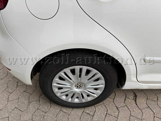 WV Golf Plus - Ansicht hinteres rechts Rad inkl. Radlauf mit Ausbesserung hinsichtlich Rost
